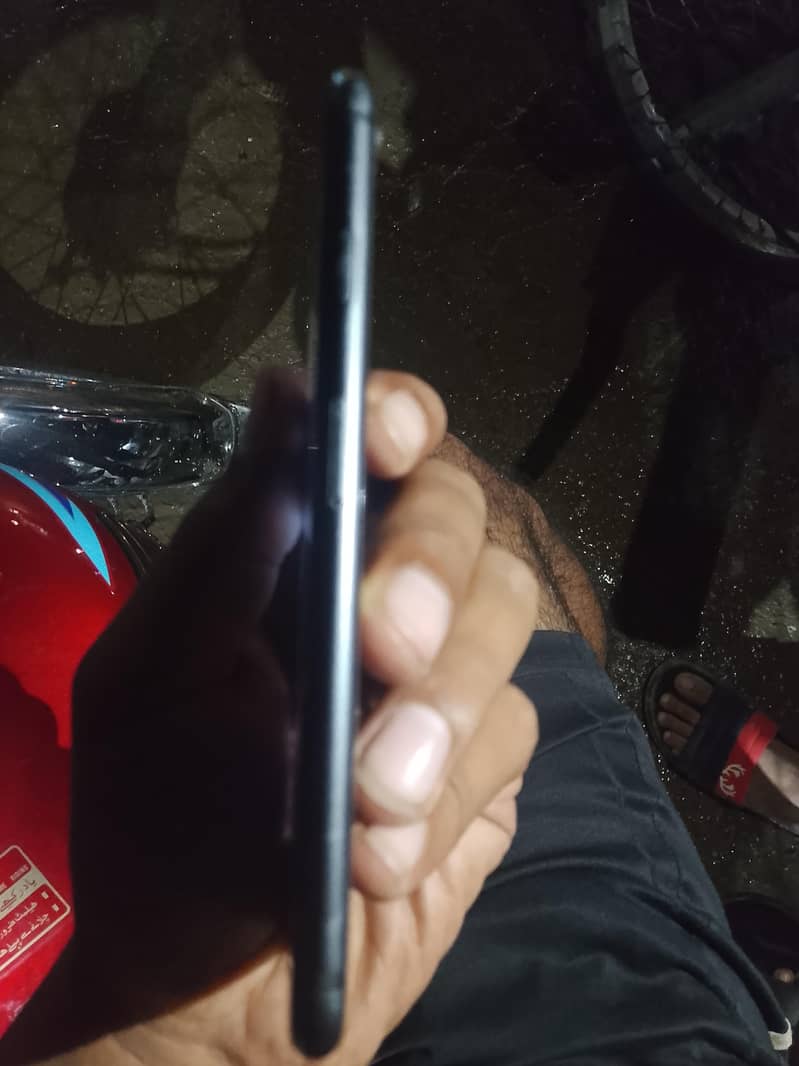 Apple iPhone 8 4