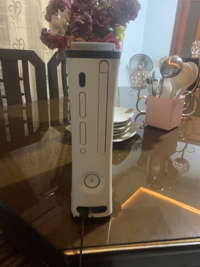 Xbox 360 condition is average it has 50 games