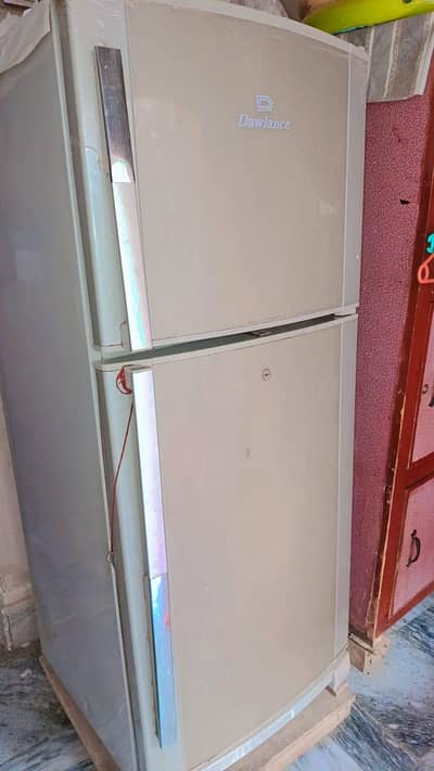 Dawlence Fridge Medium Sized for Urgent Sale