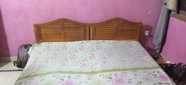 2 single beds decent condition with mattress