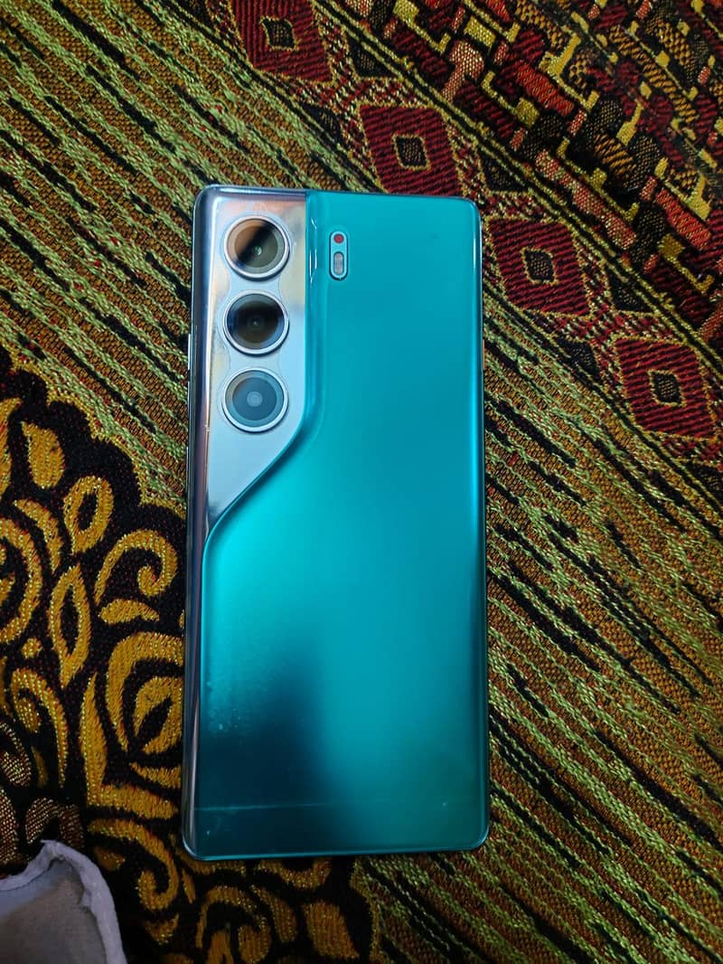Tecno camon 40 pro 3