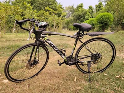 New High-Performance Road Bike - Great Condition