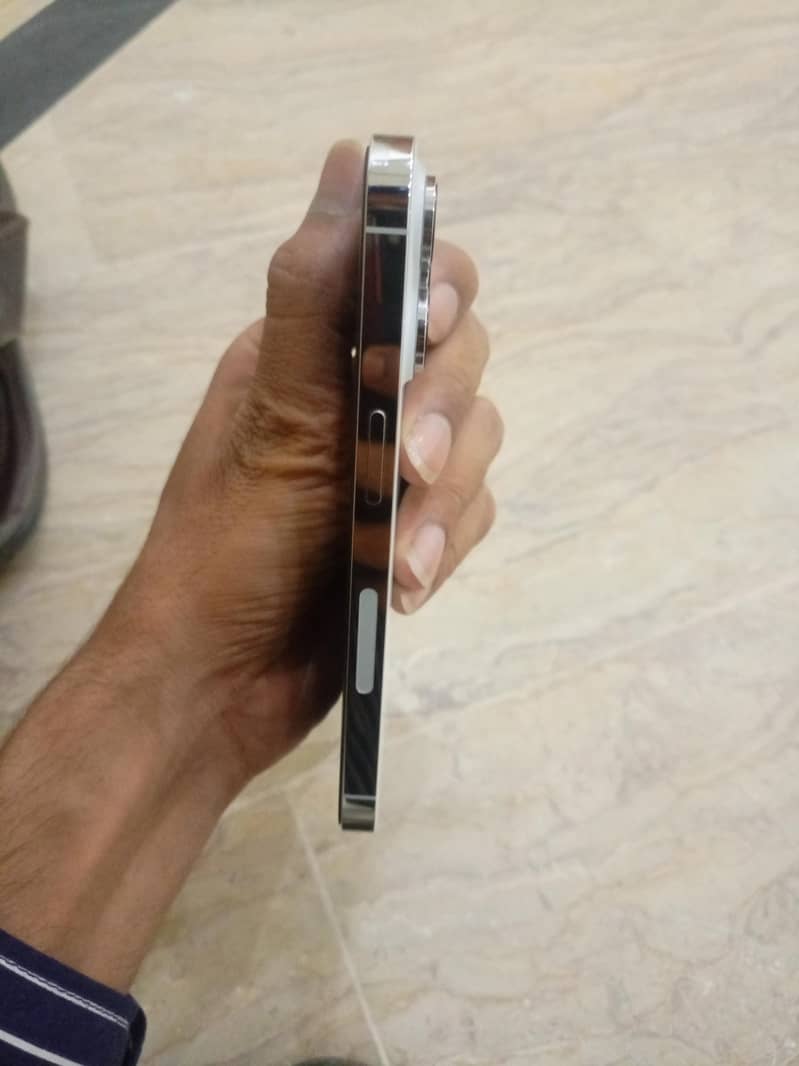 Apple iPhone 14 Pro 2