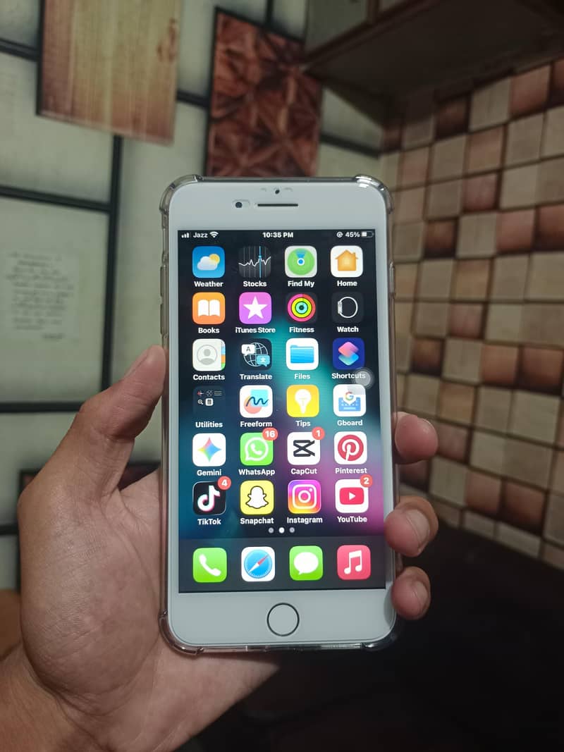 Apple iPhone 8 Plus 0