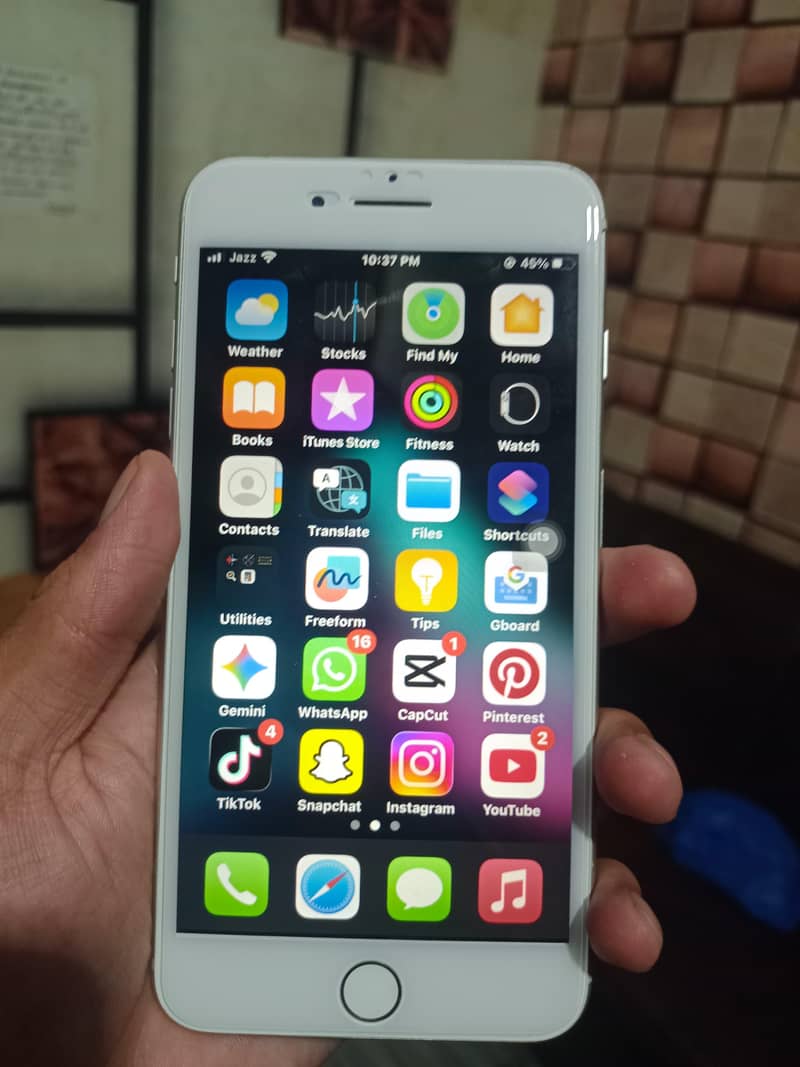 Apple iPhone 8 Plus 3