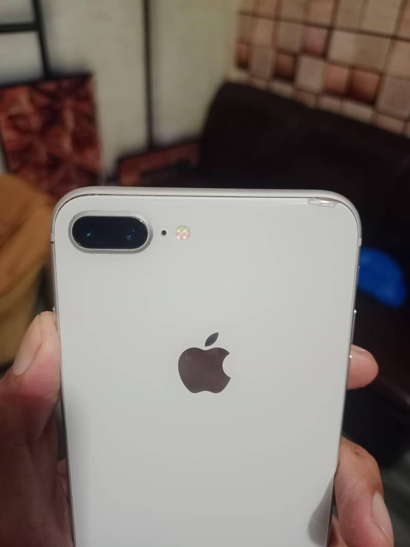 Apple iPhone 8 Plus 5