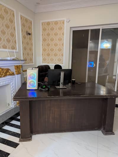 Office Big Size Table Condition Normal hai. Pics Men dekh skty Han