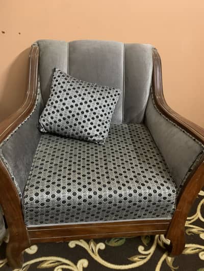 Selling shesham wood sofa set