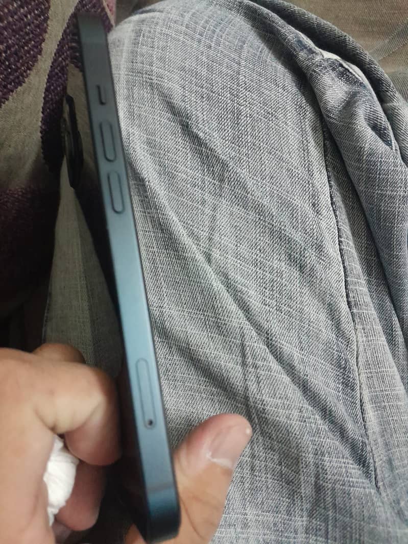 Apple iPhone 13 2