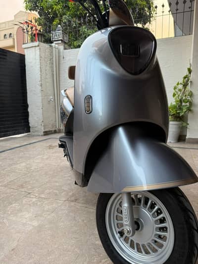 Yadea M3H Lithium  Grey colour