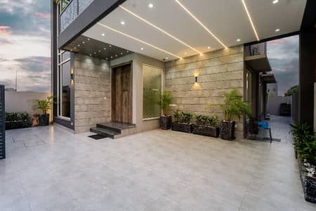 TASK EST OFFER : 10 Marla Designer House 5 years Old Good Location Park Masjid And Commercial Reasonable Deal For Genuine Custormer In Phase 6 DHA