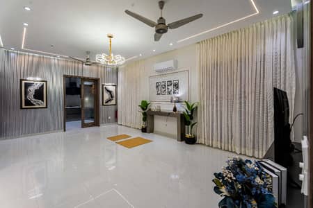 TASK EST OFFER : 10 Marla Designer House 5 years Old Good Location Park Masjid And Commercial Reasonable Deal For Genuine Custormer In Phase 6 DHA