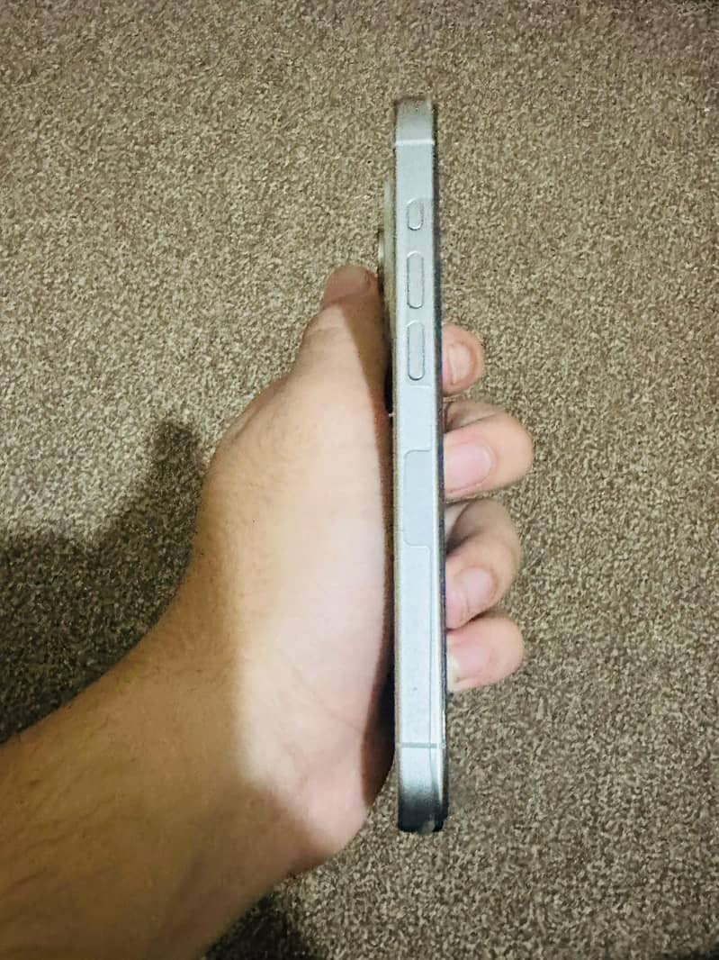 Apple iPhone 15 Pro 2