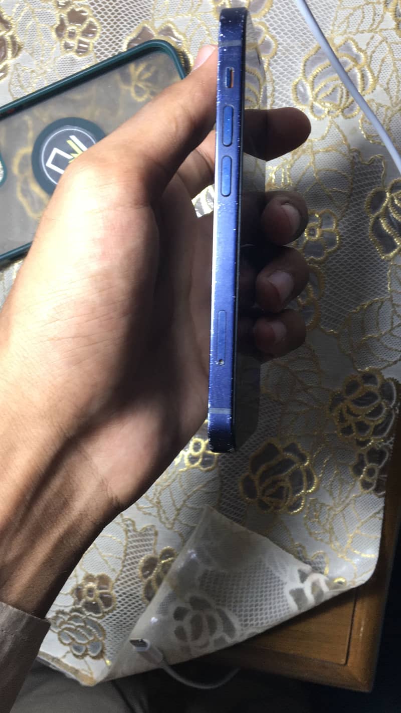 Apple iPhone 12 mini 7