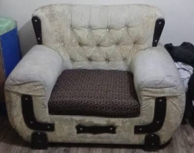 Used sofa set 1,2 and 3 seater condition 10/7