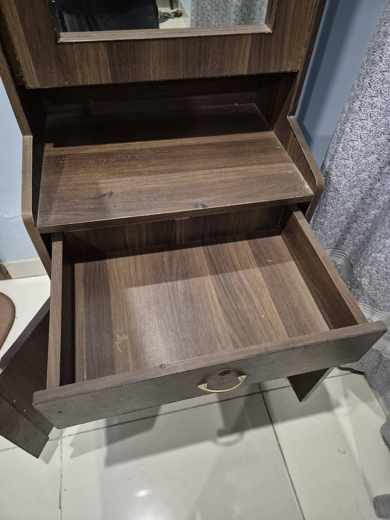 Dressing table with mirror 1