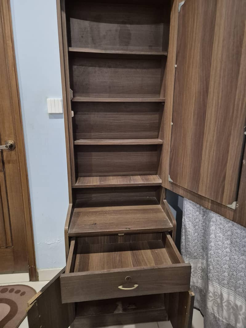 Dressing table with mirror 3