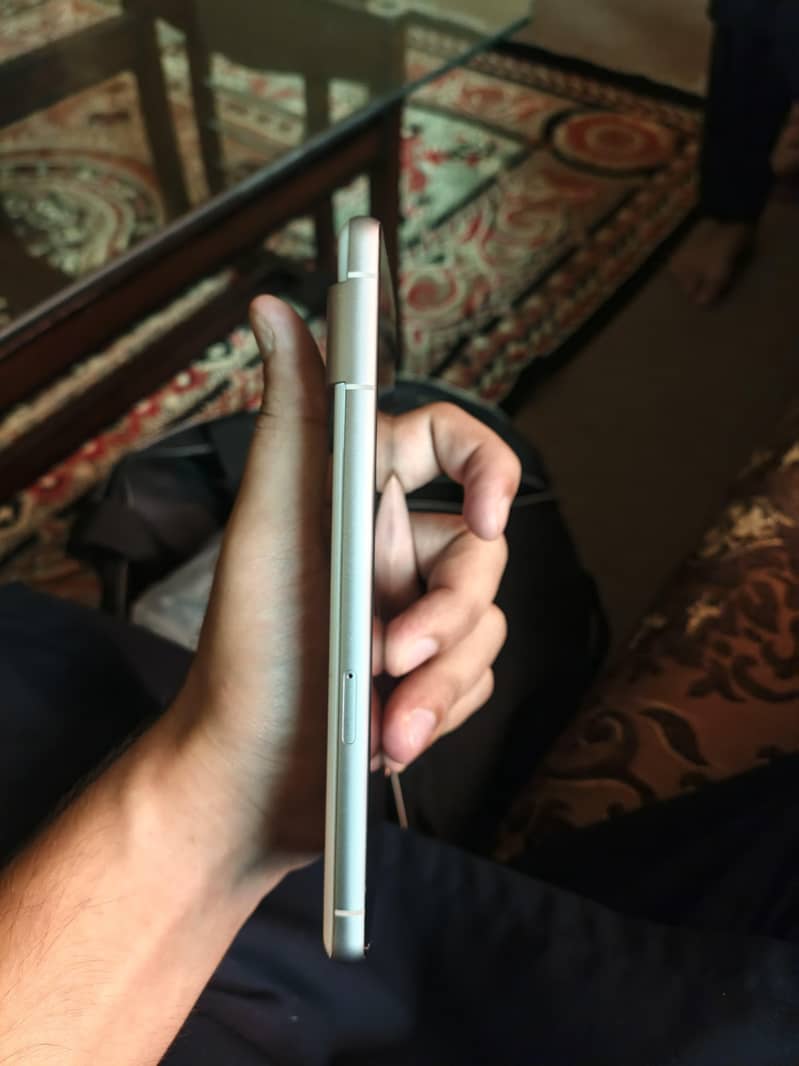 Google Pixel 7 4