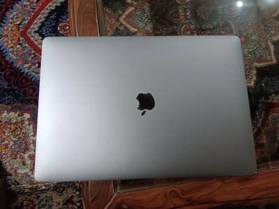 Macbook 2018 i7 Touchbar
