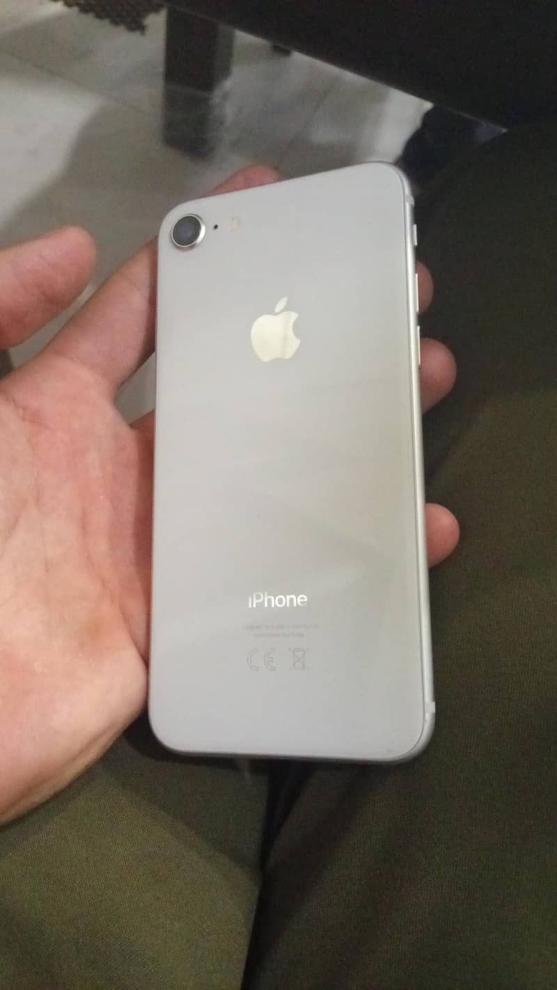 Apple iPhone 8 1