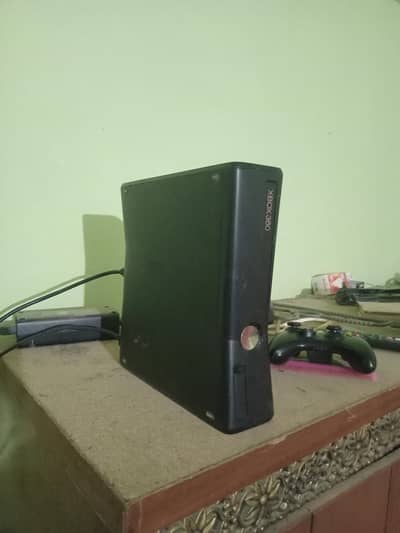xbox 360 with 2 wireless controllers