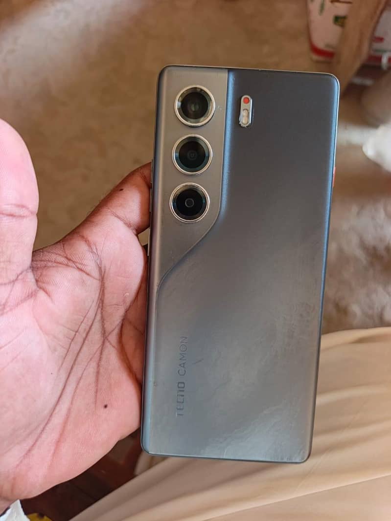 Tecno CAMON 40 Pro 0