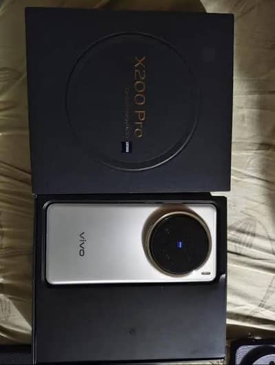 vivo x 200 Pro Mobile 12/512 gb with Full Box urgent sale