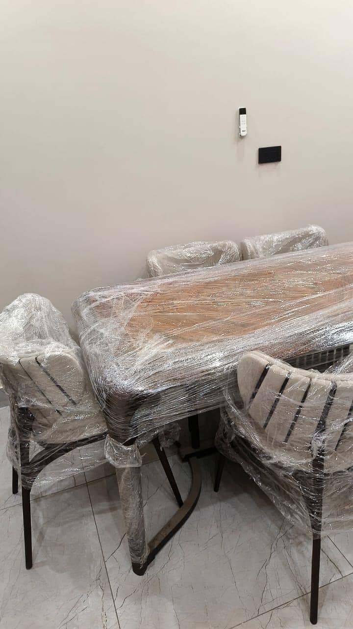 dining table 165k 1