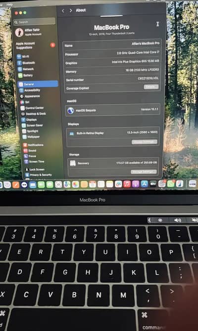 Macbook pro 2019 13 inch 10/10 with orignal charger