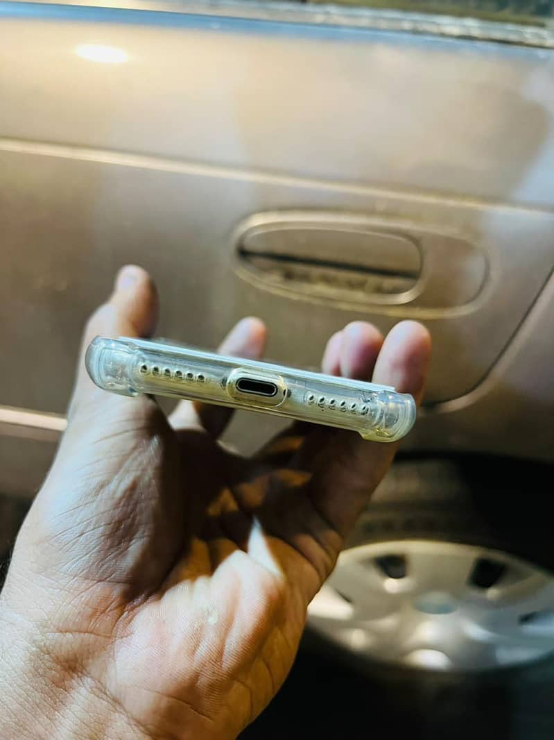 Apple iPhone 8 3