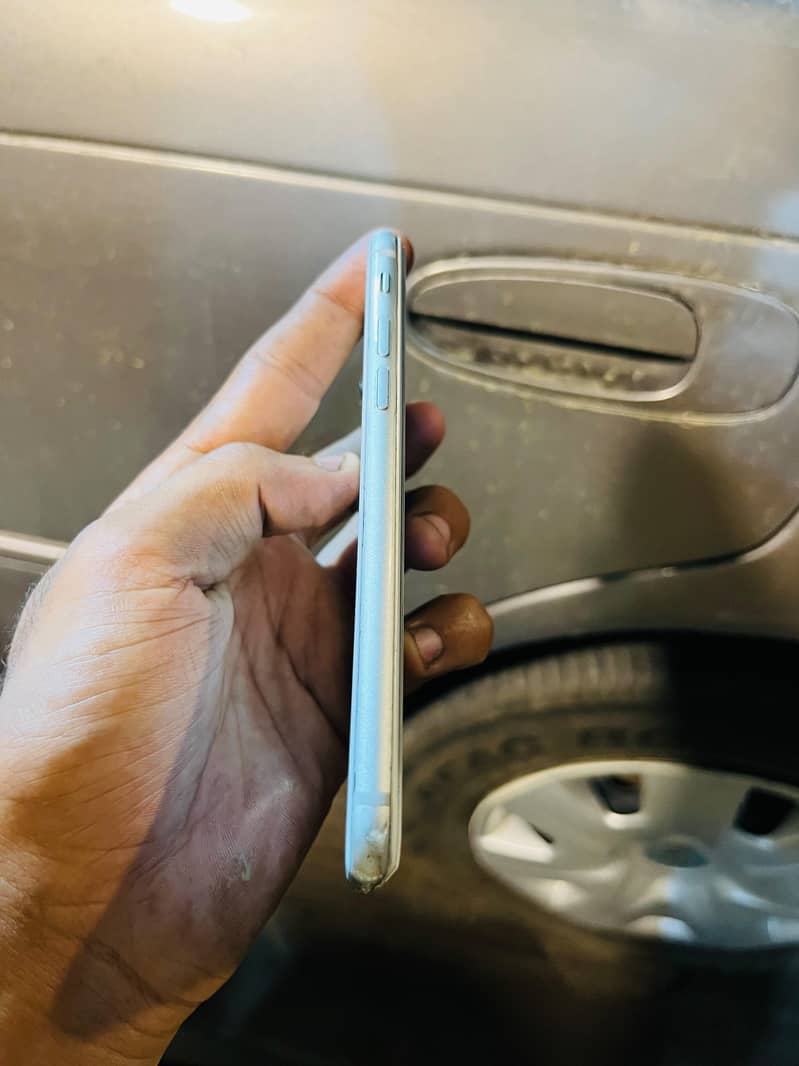 Apple iPhone 8 5