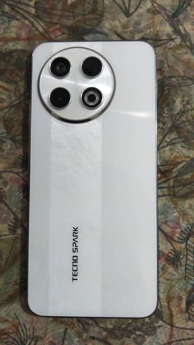 Tecno SPARK 30 Pro ram 8 rom 128