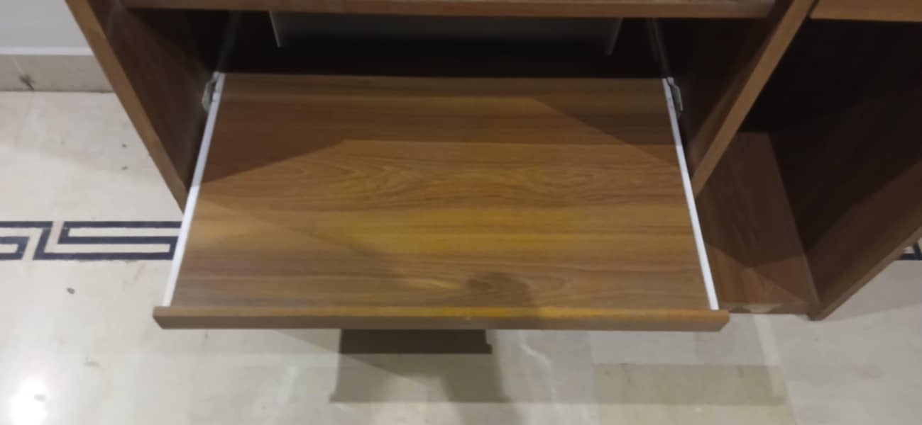 computer table 4