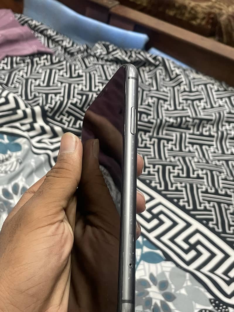 Apple iPhone 11 0