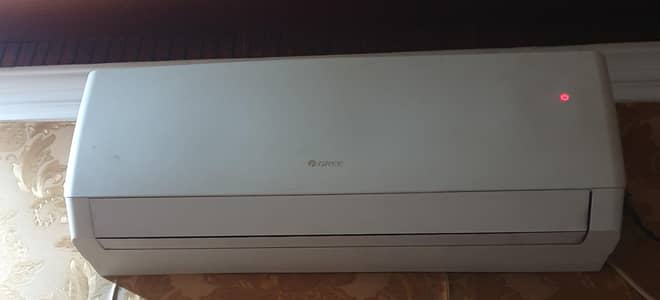 Gree 1 Ton DC Inverter AC f sale-Excellent Condition and Low Co