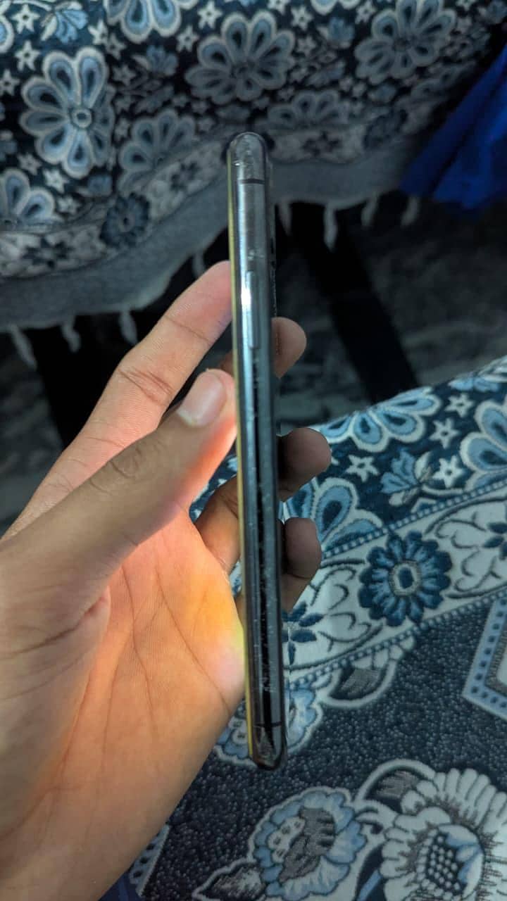 Apple iPhone X 3