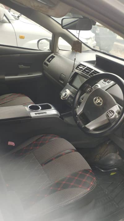 Toyota Prius Alpha 2014/17