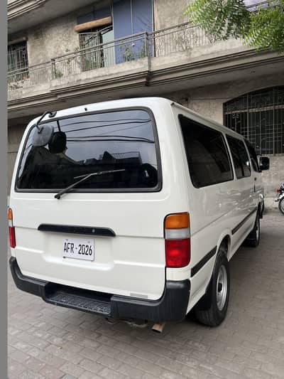 TOYOTA HIACE 2004