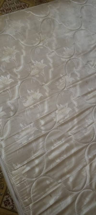 Queen Bed Spring Mattress – Clean & comfortable
