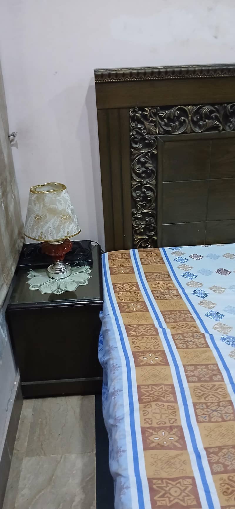 Bed set solid like new 1