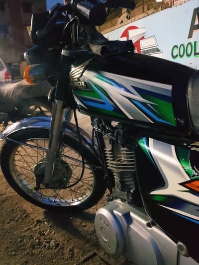 Honda 125 model 2023/11/12 months Karachi number 03316106329