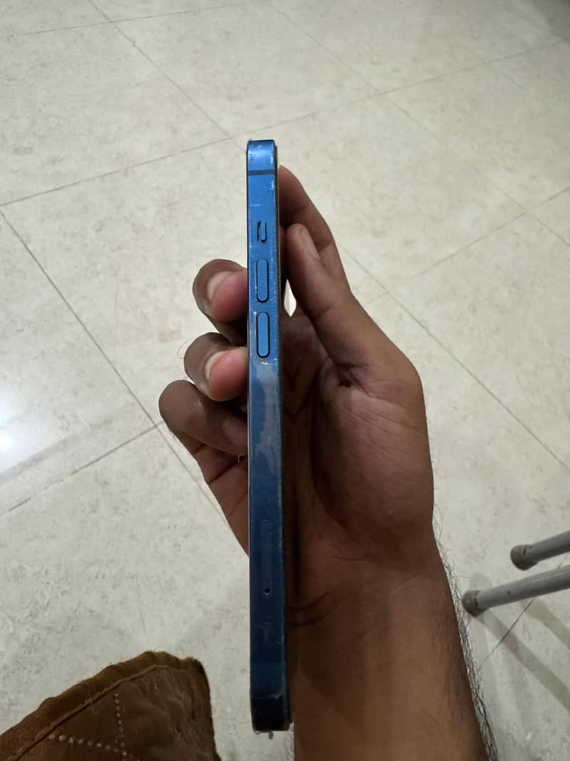 Apple iPhone 13 2