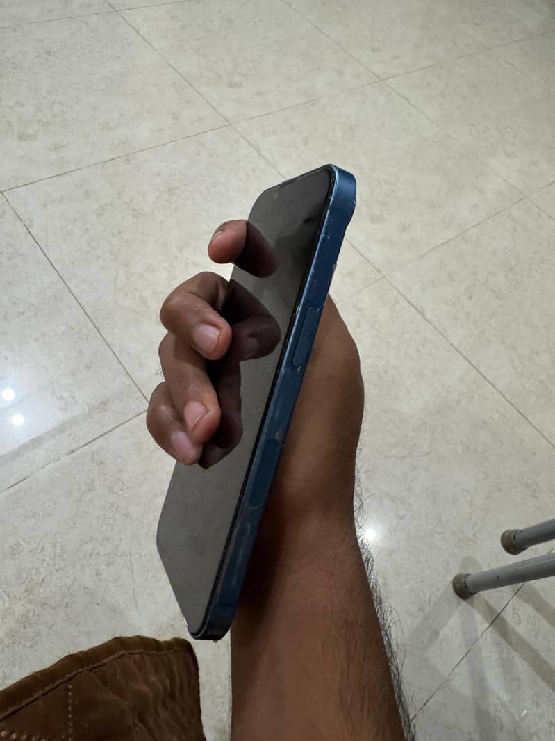 Apple iPhone 13 4