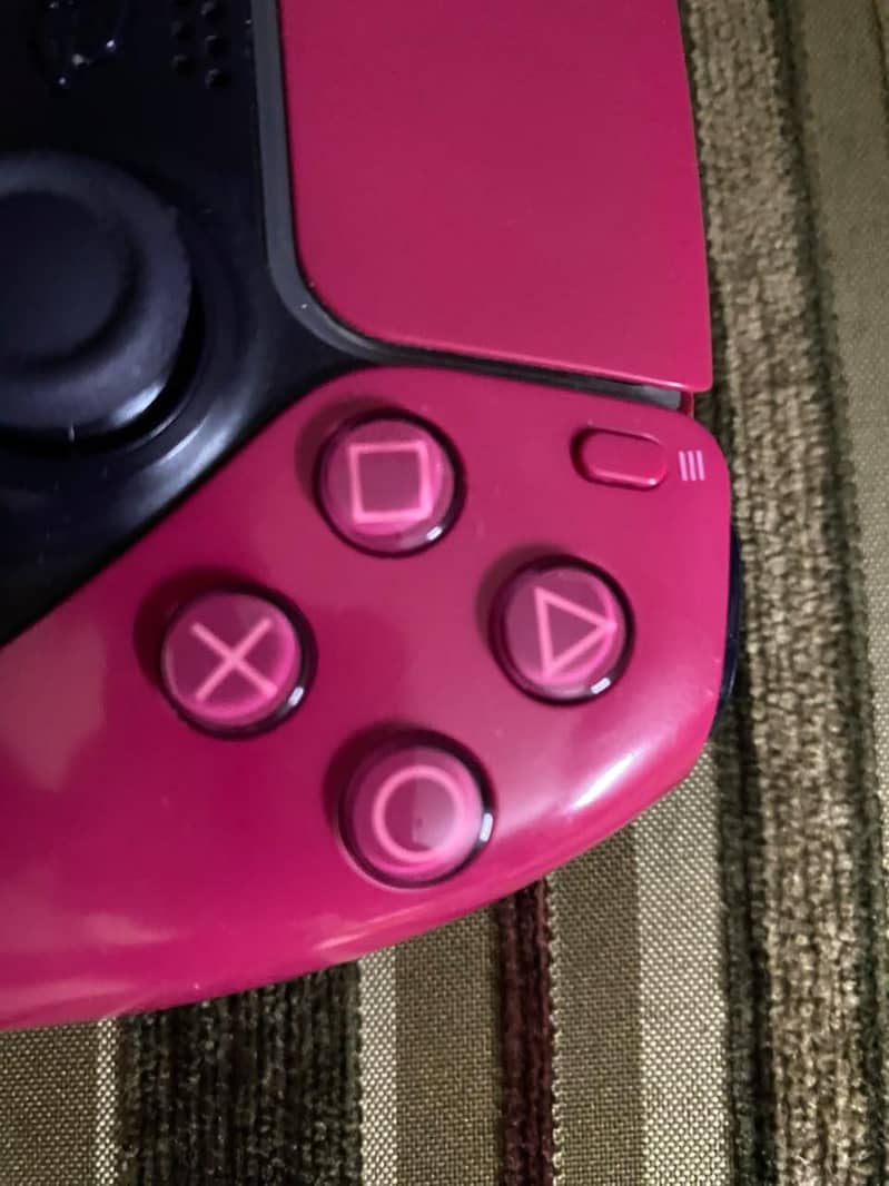Ps5 Dualsense controller. 2