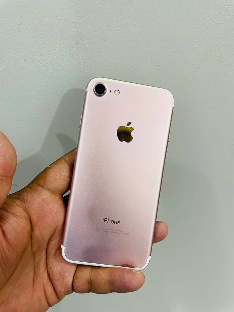 Apple iPhone 7 0