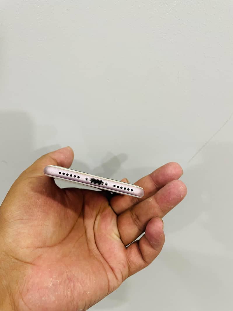 Apple iPhone 7 2