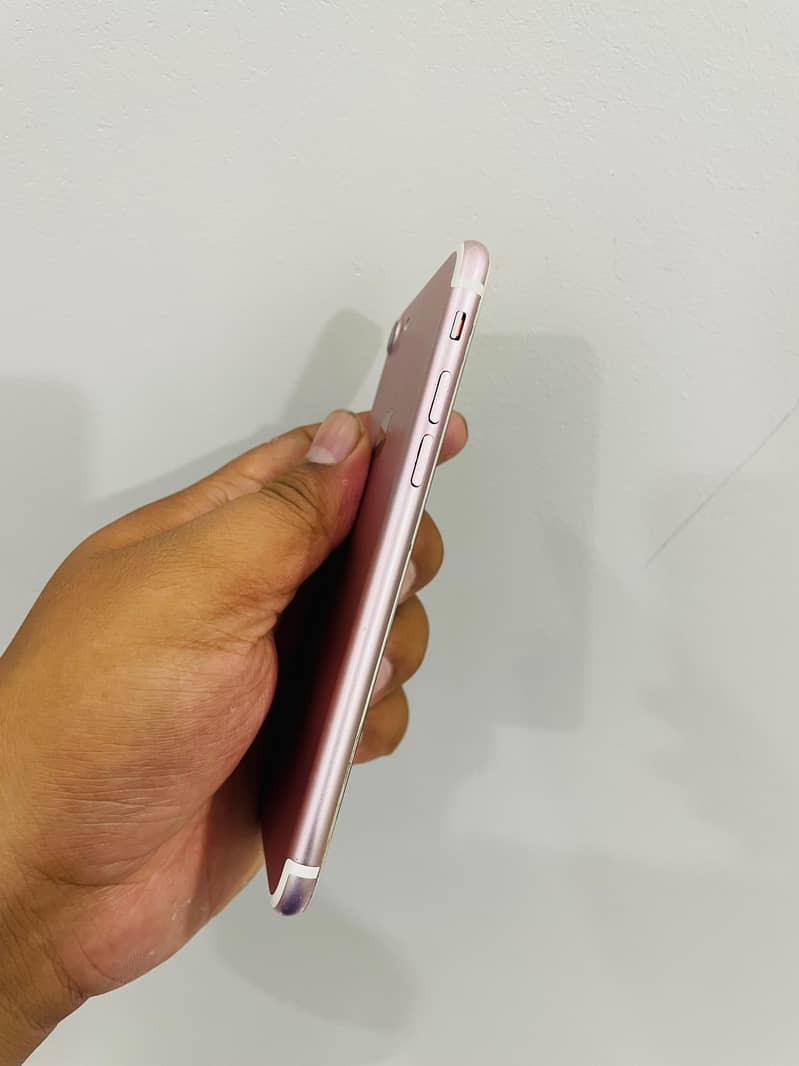 Apple iPhone 7 3