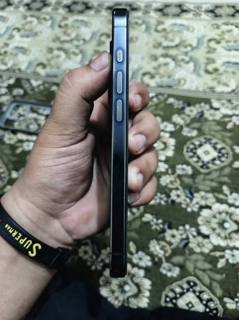 iPhone 15 pro 1