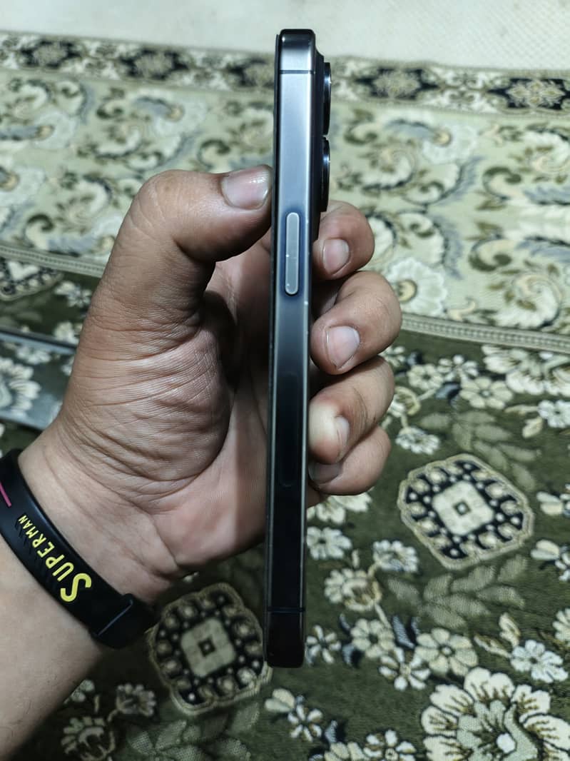 iPhone 15 pro 2