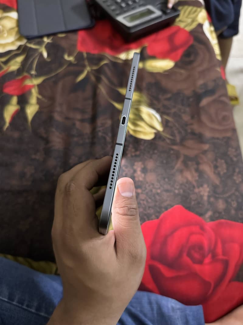 ipad Air 4 sim model 1